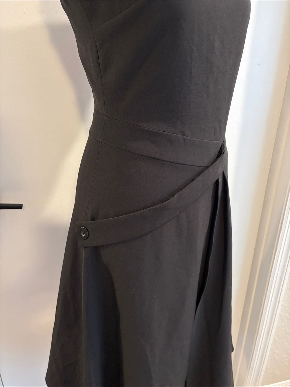 Few Moda black sleeveless dress interesting details at waist unique size small - Picture 4 of 10